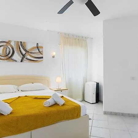 Colina Smart Hi-end Services Media Streaming Apartment