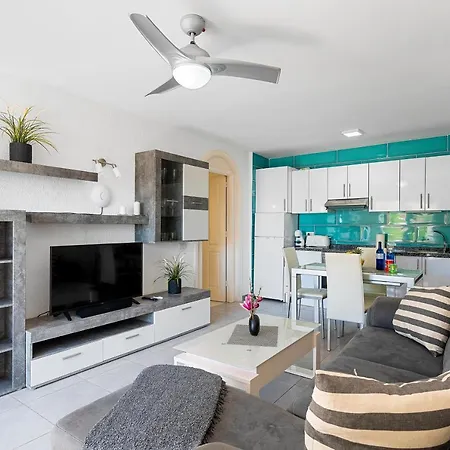 Colina Smart Hi-end Services Media Streaming Apartment