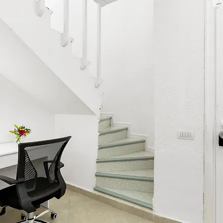 Colina Smart Hi-end Services Media Streaming Apartment